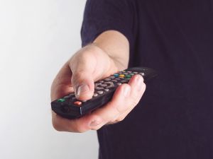 A sok tévézés növeli a bélrák kialakulásának kockázatát?